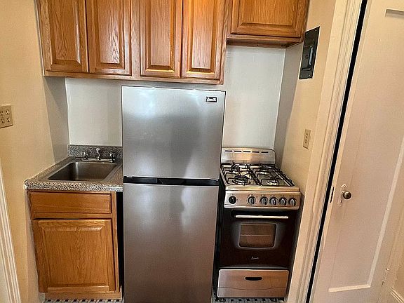 5th image of 336 E 30th St APT 3A