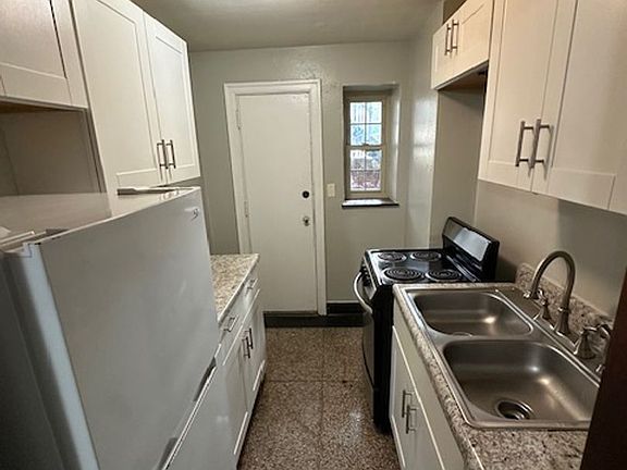 2nd image of 1507 Jackson St #7
