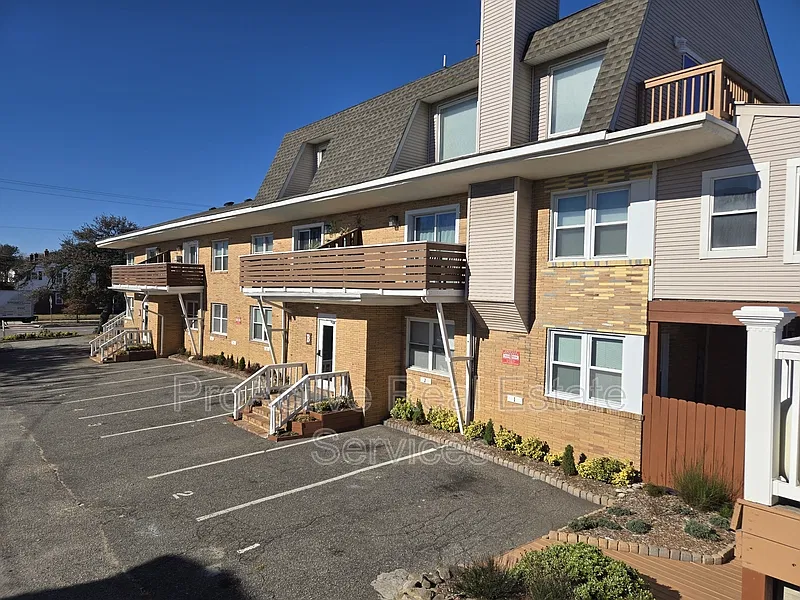 2 bed, 1.0 bath, $1,750 — Photo 1
