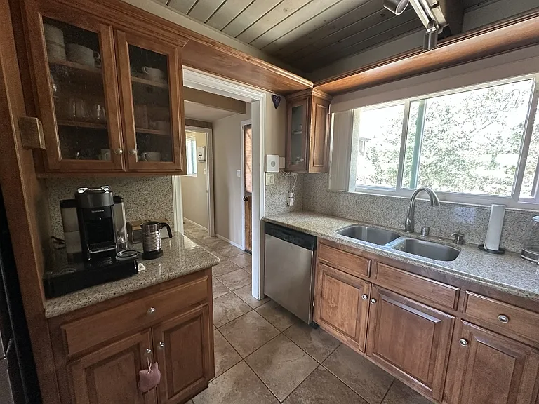 945 N Hospital Rd — Photo 23