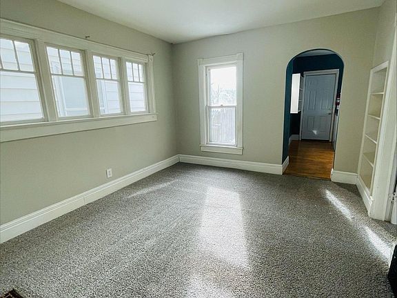 4th image of 605 McCourtie St