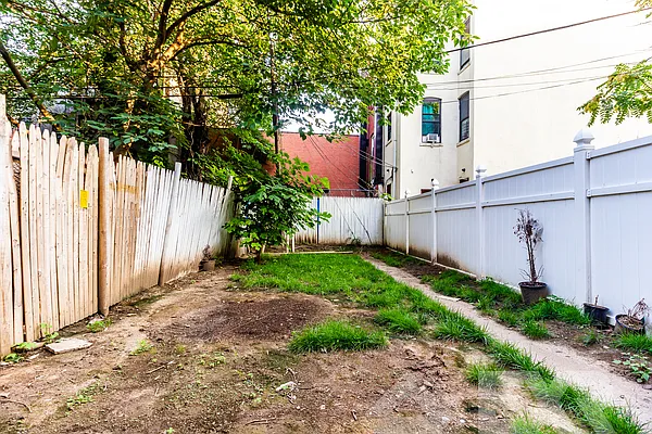 Rented by EXR | media 2