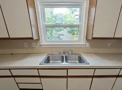 3 bed, 1.5 bath, $2,500 — Photo 3