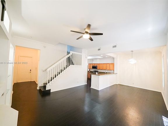 4th image of 545 SW 18th Ave Unit 35
