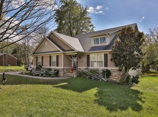 1712 Crystal Dr, Lagrange, KY 40031