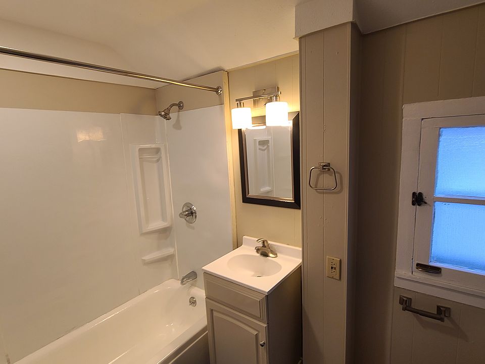 2nd image of 419 S 3rd St #2