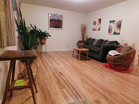 Living room, hardwood floors