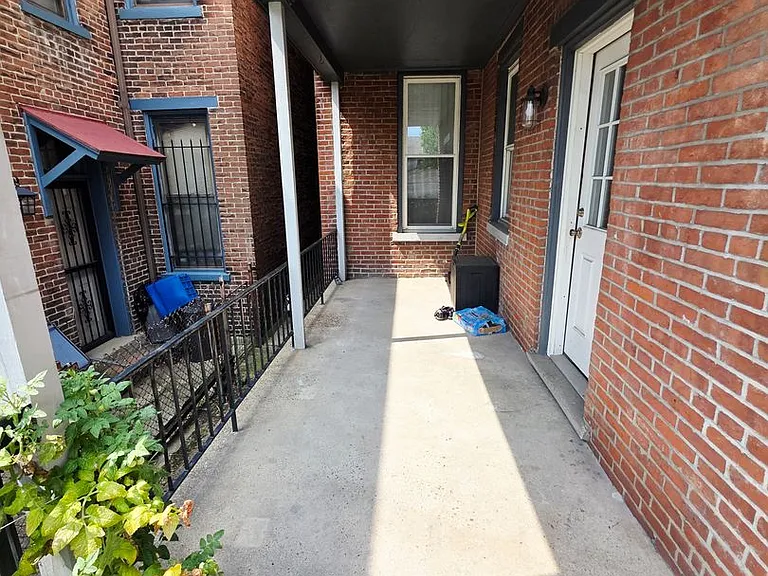 1409 Sheffield St — Photo 40