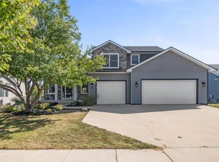 320 Hartford Dr, Ames, IA 50014
