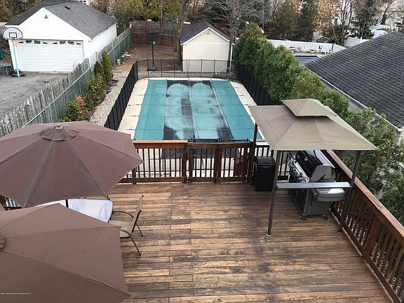 3rd image of 315 Brehaut Ave