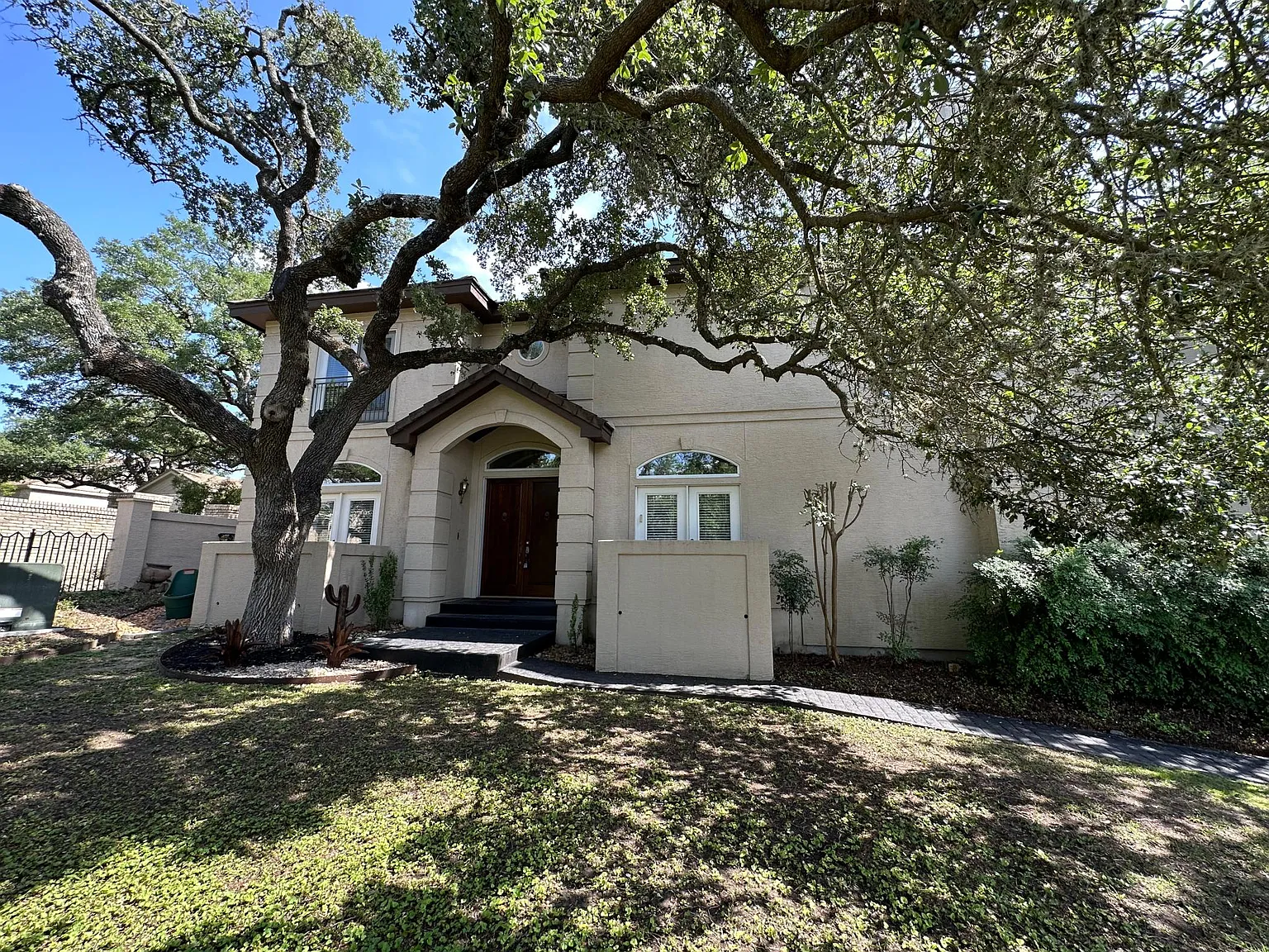 3 bed, 3.5 bath, 2668 sqft, $2,795 — Photo 2