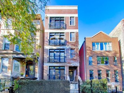902 W Roscoe St APT 4, Chicago, IL, 60657