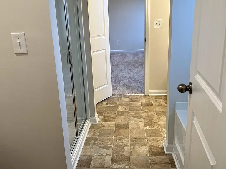 Master bathroom Alley
