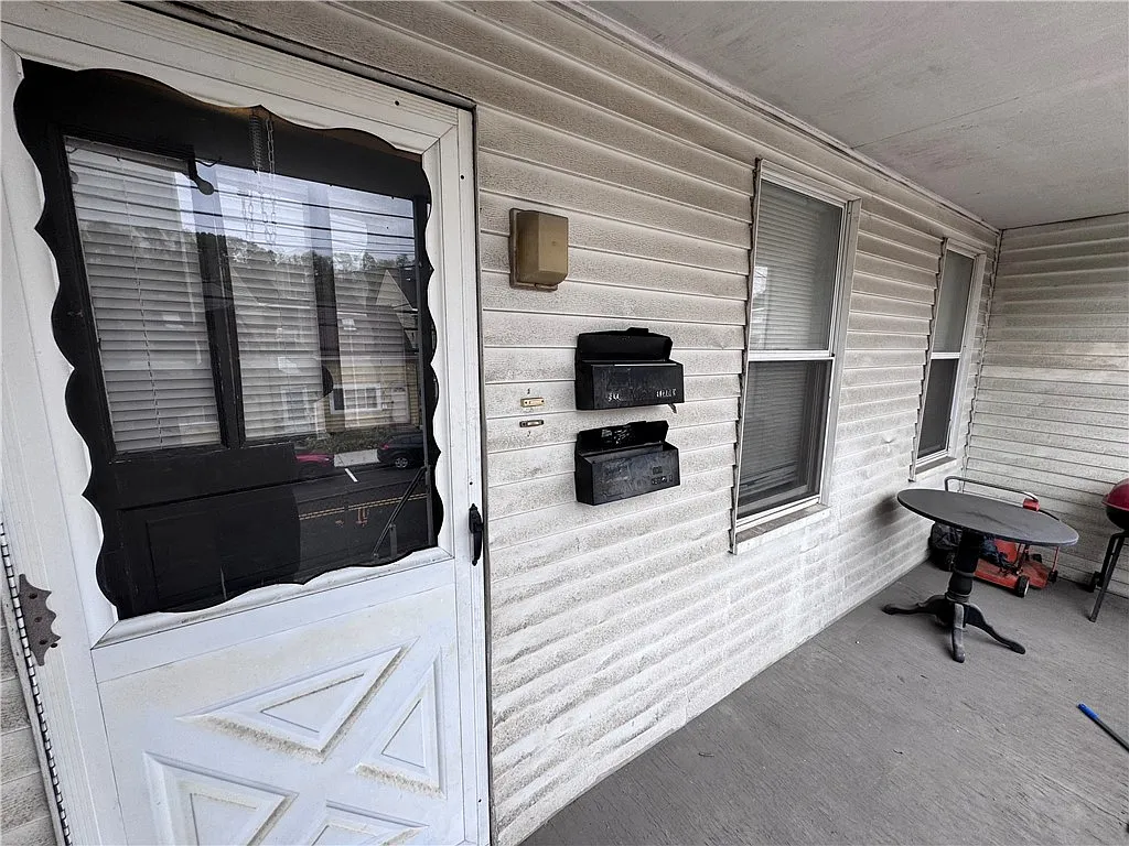 1 bed, 900 sqft, $825 — Photo 3