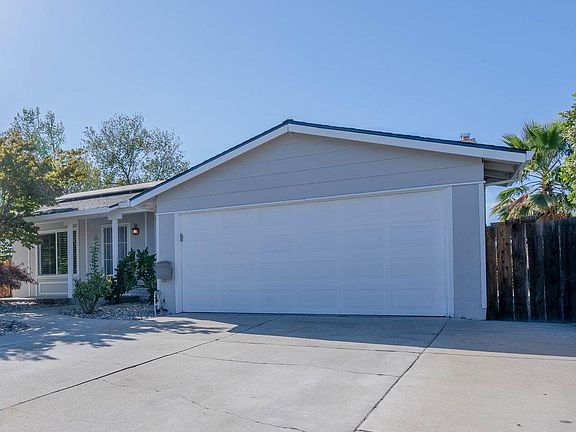 2nd image of 37 Lymehaven Ct