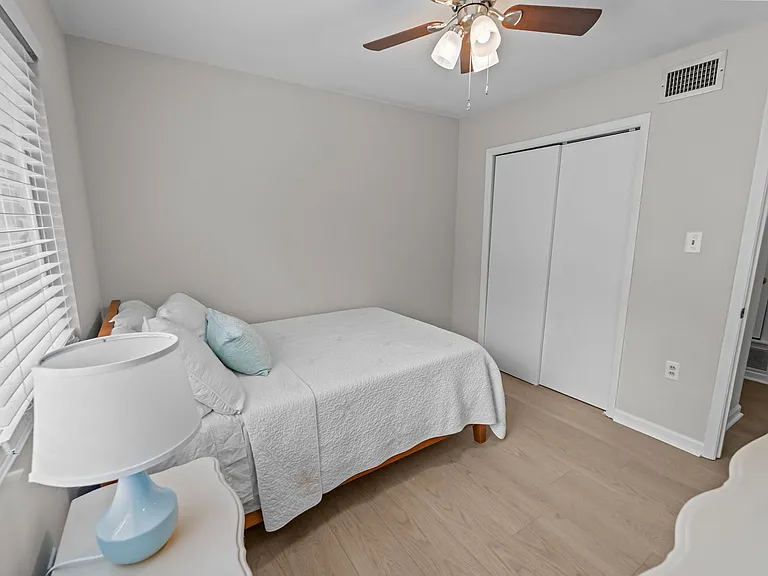 6 Monica Blvd — Photo 31
