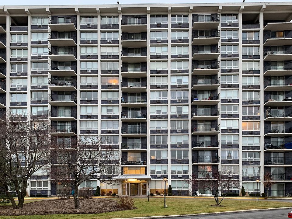 1st image of 8815 W Golf Rd APT 4F