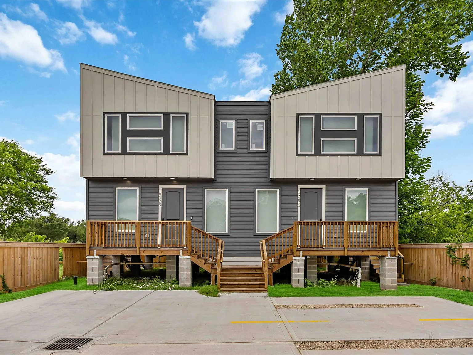 2 bed, 2.5 bath, 3000 sqft, $1,950 — Photo 3