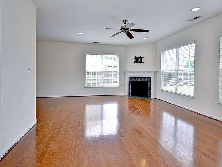 4688 Yeardley Loop — Photo 9