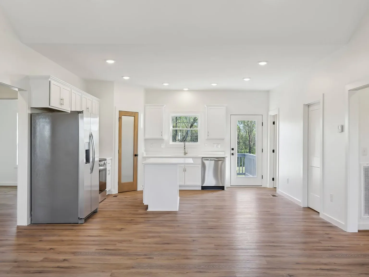 3 bed, 1452 sqft, $2,300 — Photo 3