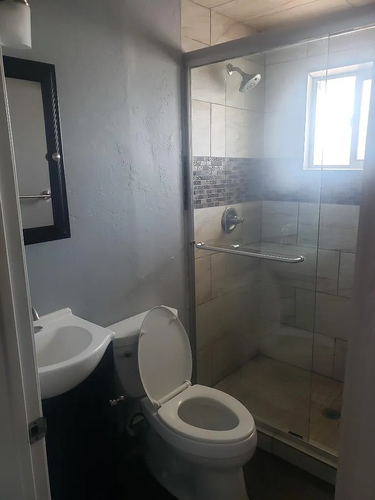 Los Angeles Apartments — Photo 4