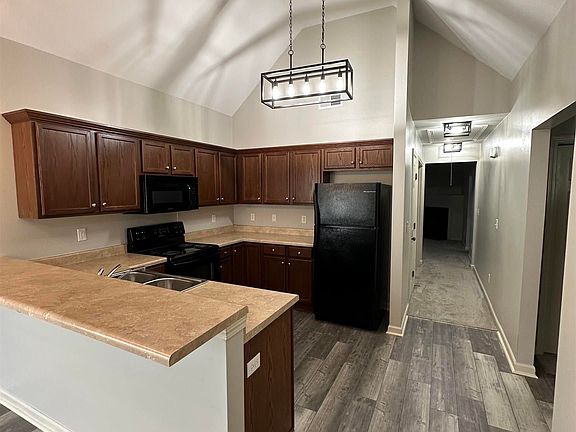 2nd image of 2811 Southwood Ln