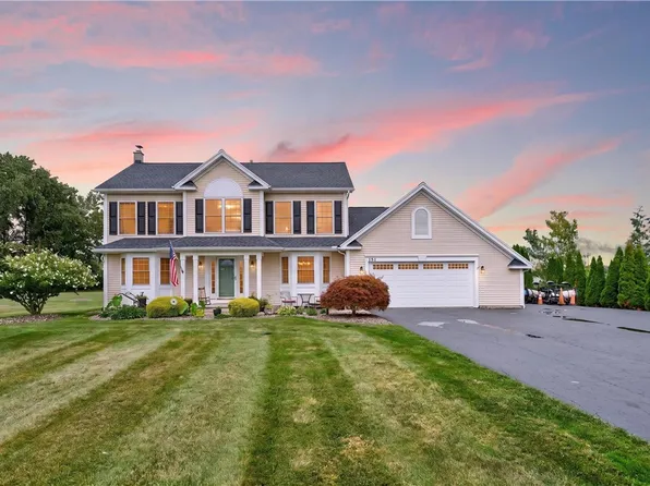 1361 Cherry Laurel Cir, Webster, NY 14580