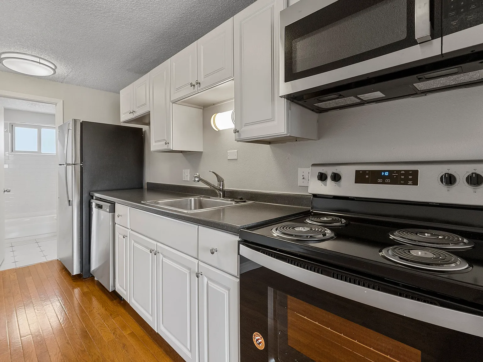 8 S Clarkson Street — Photo 3