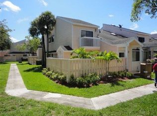 2042 Winners Cir, Pompano Beach, FL 33068