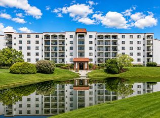 375 Plum Creek Dr APT 312, Wheeling, IL 60090