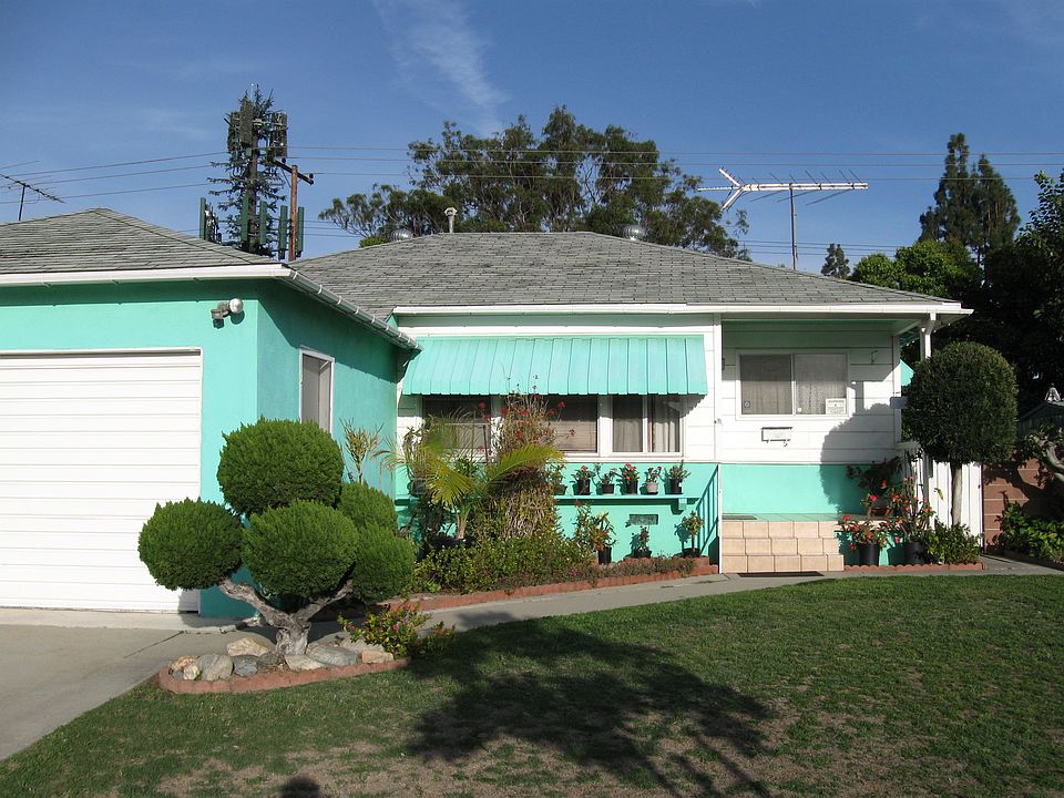 1st image of 15212 Caulfield Ave