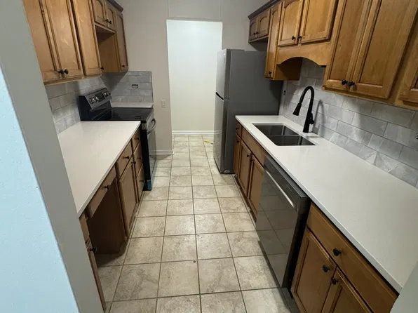 425 Walnut Creek Ln Unit 1403, Lisle, IL 60532