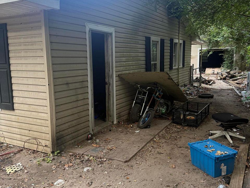 2nd image of 1068 Sullivan Road