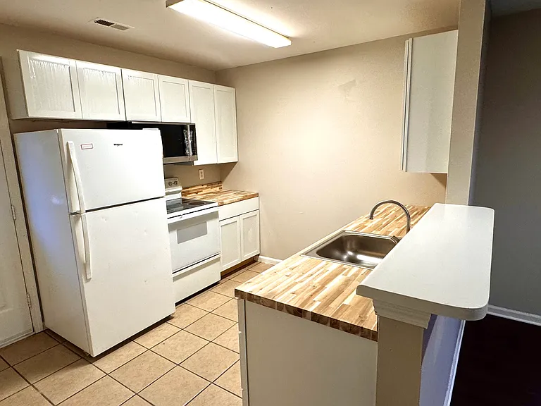 3920 Olympic Ct #3920 — Photo 3