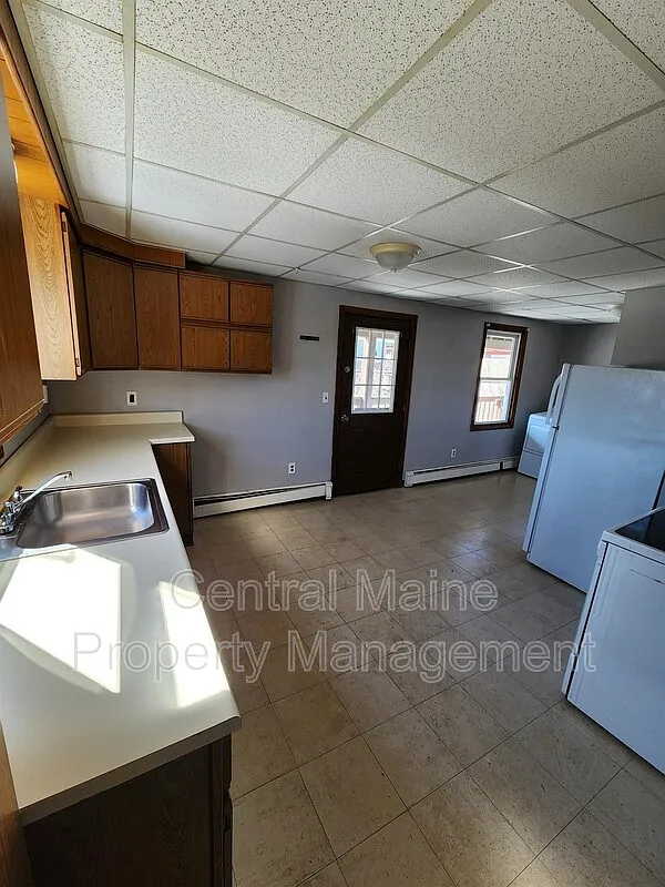 2 bed, 1.0 bath, $1,300 — Photo 2