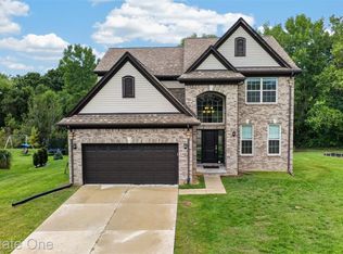 1307 Park Ridge Pointe, Grand Blanc, MI 48439