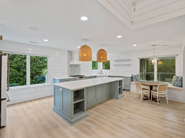 1075 Wayfarer Ln, Charleston, SC 29412