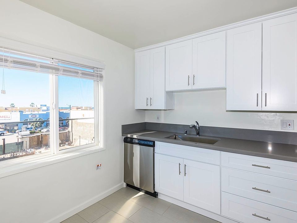 1st image of 901 Manhattan Ave #10