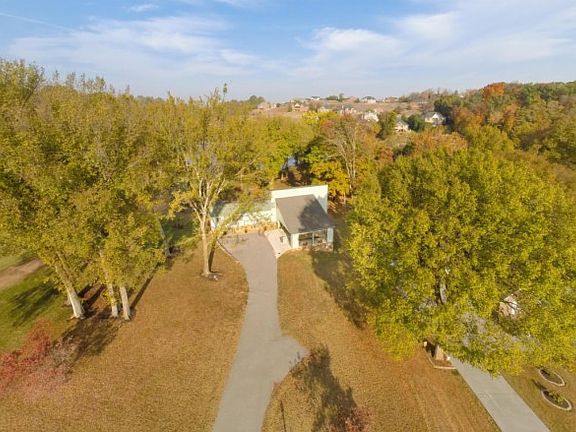 3rd image of 3709 Rivertrace Ln