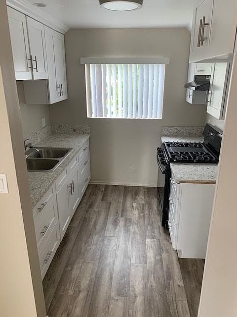 1st image of 936 1st St APT 4
