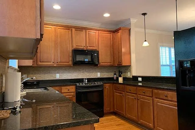 313 Woodvale Pl — Photo 6