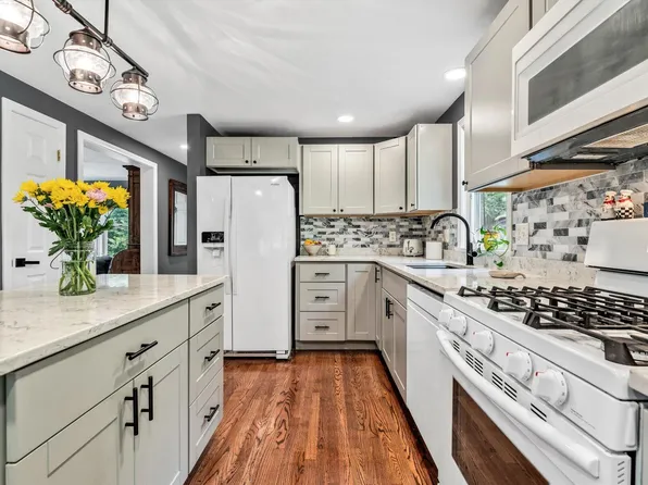 29 Happy Hollow Road, East Falmouth, MA 02536