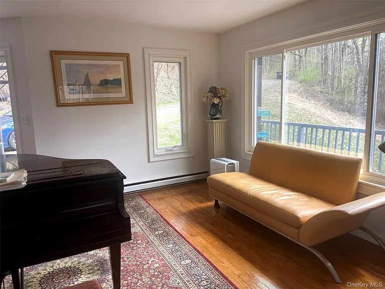 46 Patricia Ln — Photo 16