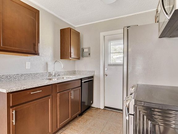 5th image of 1086 Hibiscus Ct #36