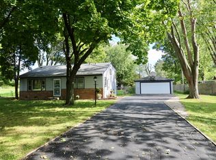 37443 N Shirley Dr, Gurnee, IL 60031