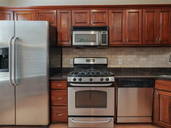 349 York Street image 5 of 13