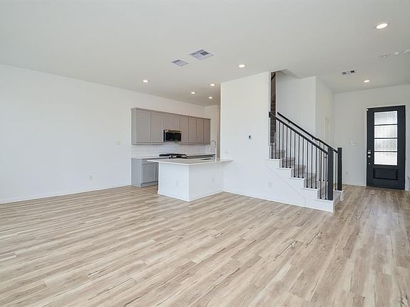 5th image of 5610 Amber Brook Ln