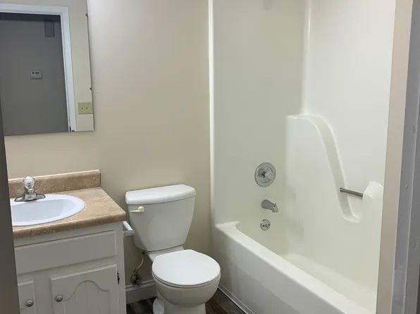 180 S Tippecanoe Dr, Tipp City, OH 45371