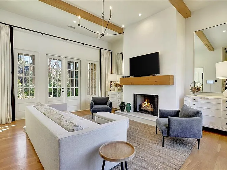 118 Gainey Ln — Photo 2