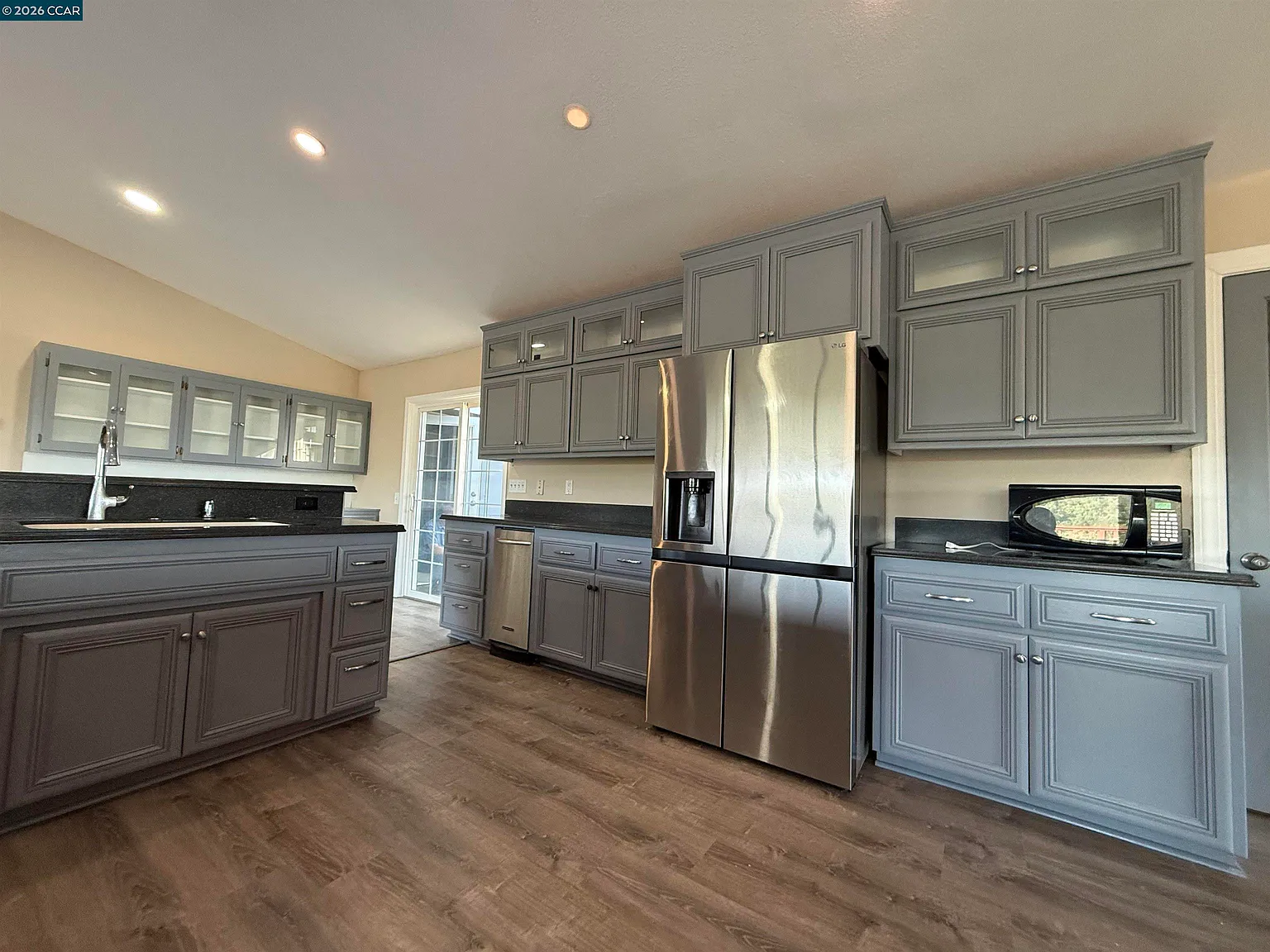 4 bed, 3000 sqft, $3,200 — Photo 3